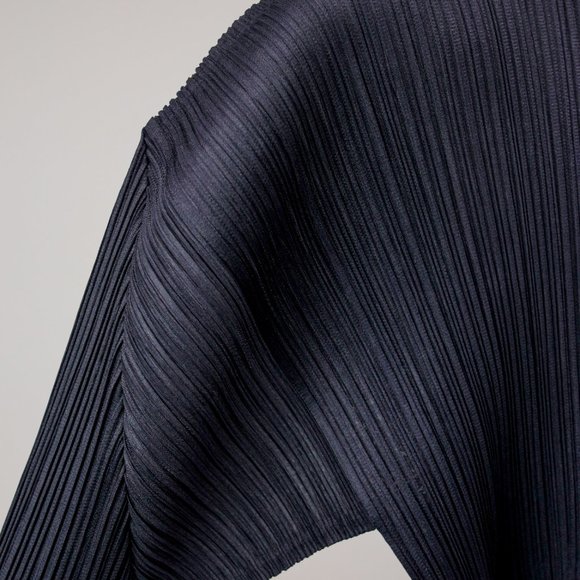 SOLD Pleats Please Issey Miyake Midnight Blue Pleated Cardigan - Picture 4 of 6